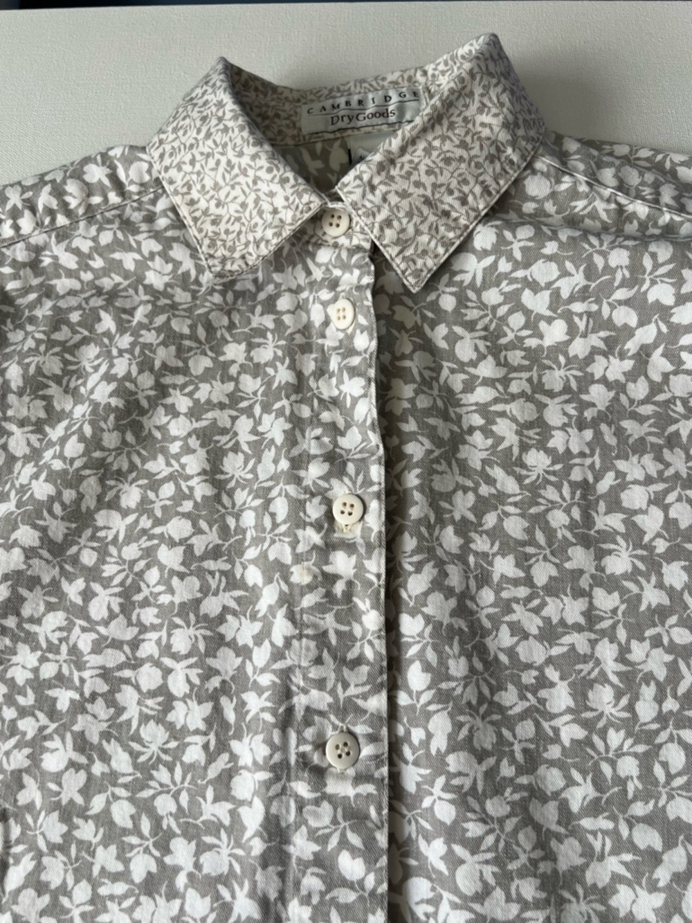 Cambridge Dry Goods Women’s Grey Floral Button-Up Shirt - Size: 8 - Picture 6 of 9